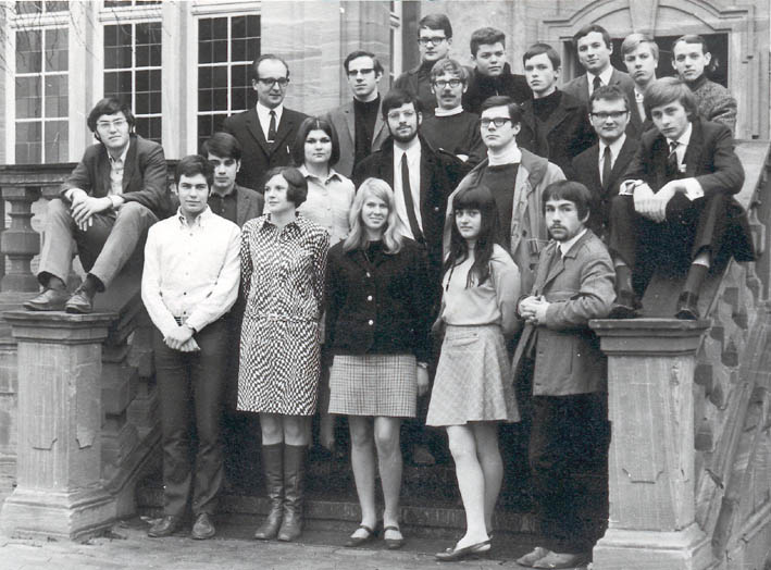 Foto unserer Klasse von 1968 mit Klassenlehrer Wilfried Wei